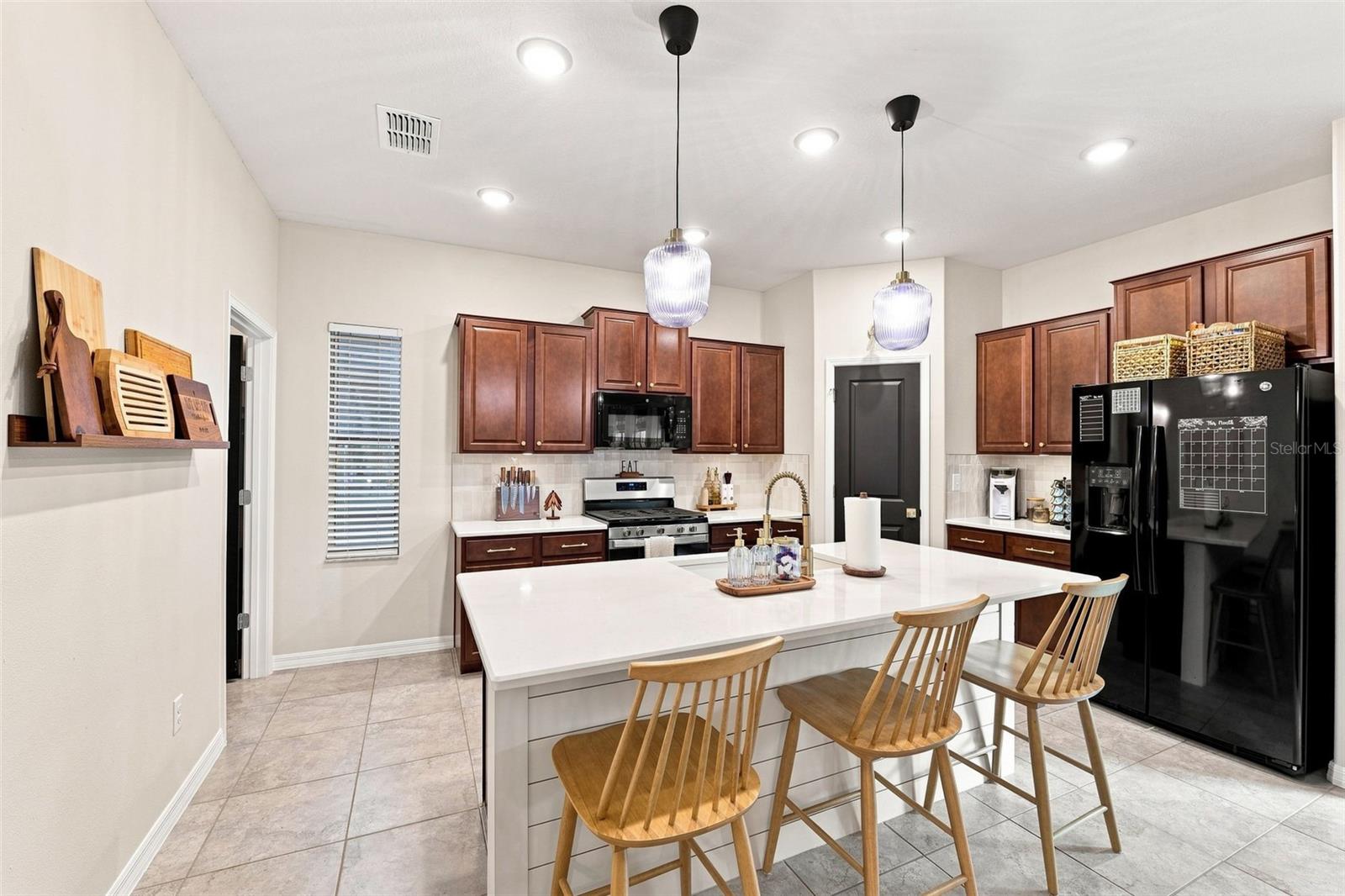 8096 SEAGARDEN LN — photo 10