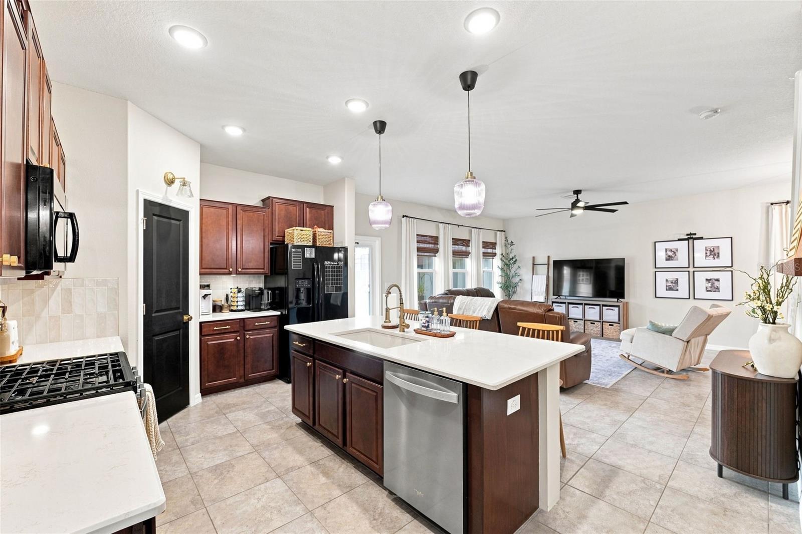 8096 SEAGARDEN LN — photo 13