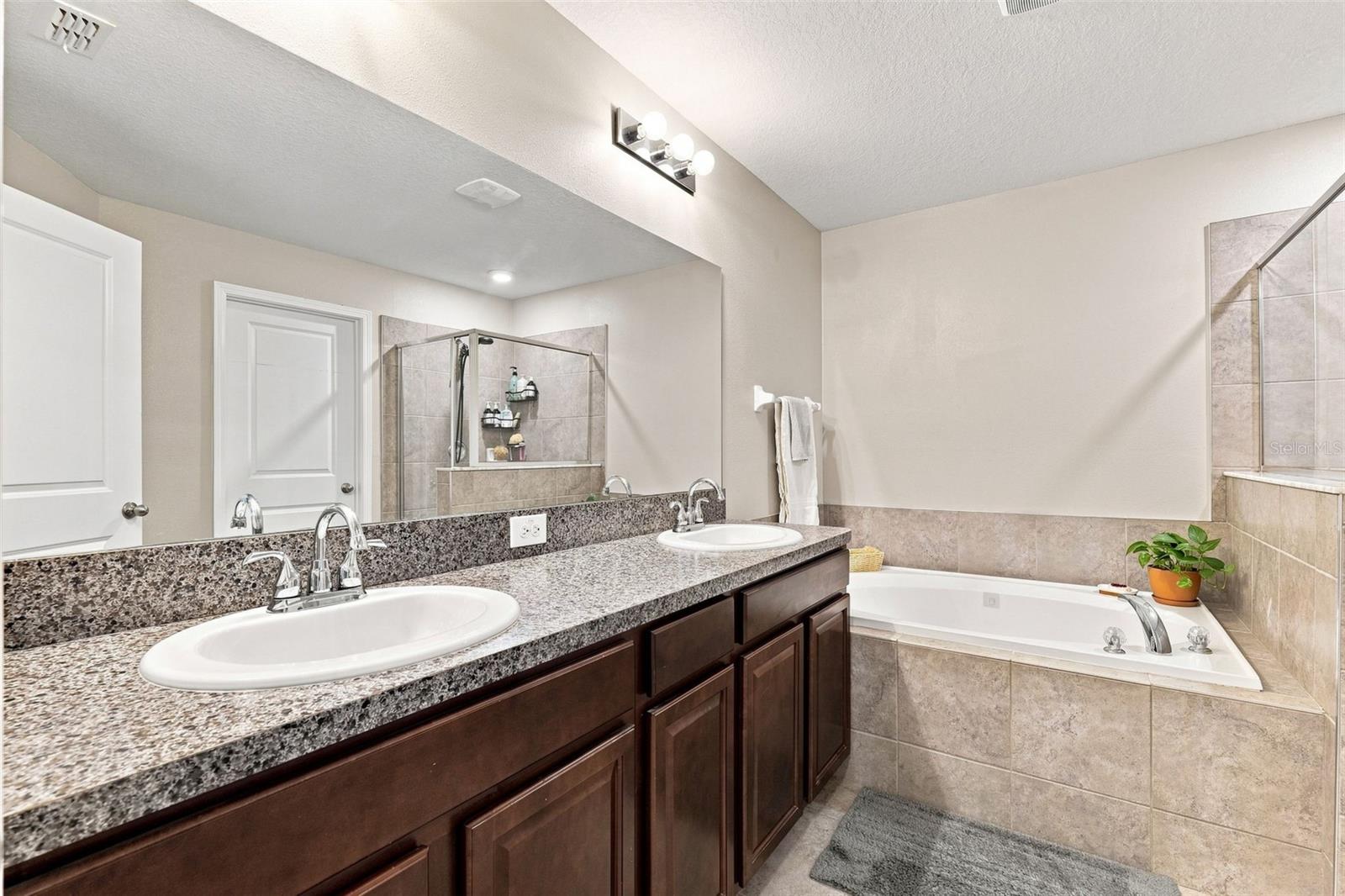 8096 SEAGARDEN LN — photo 23