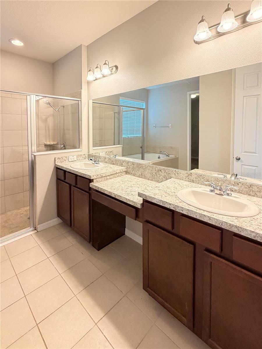 5022 SUNCATCHER DR — photo 24