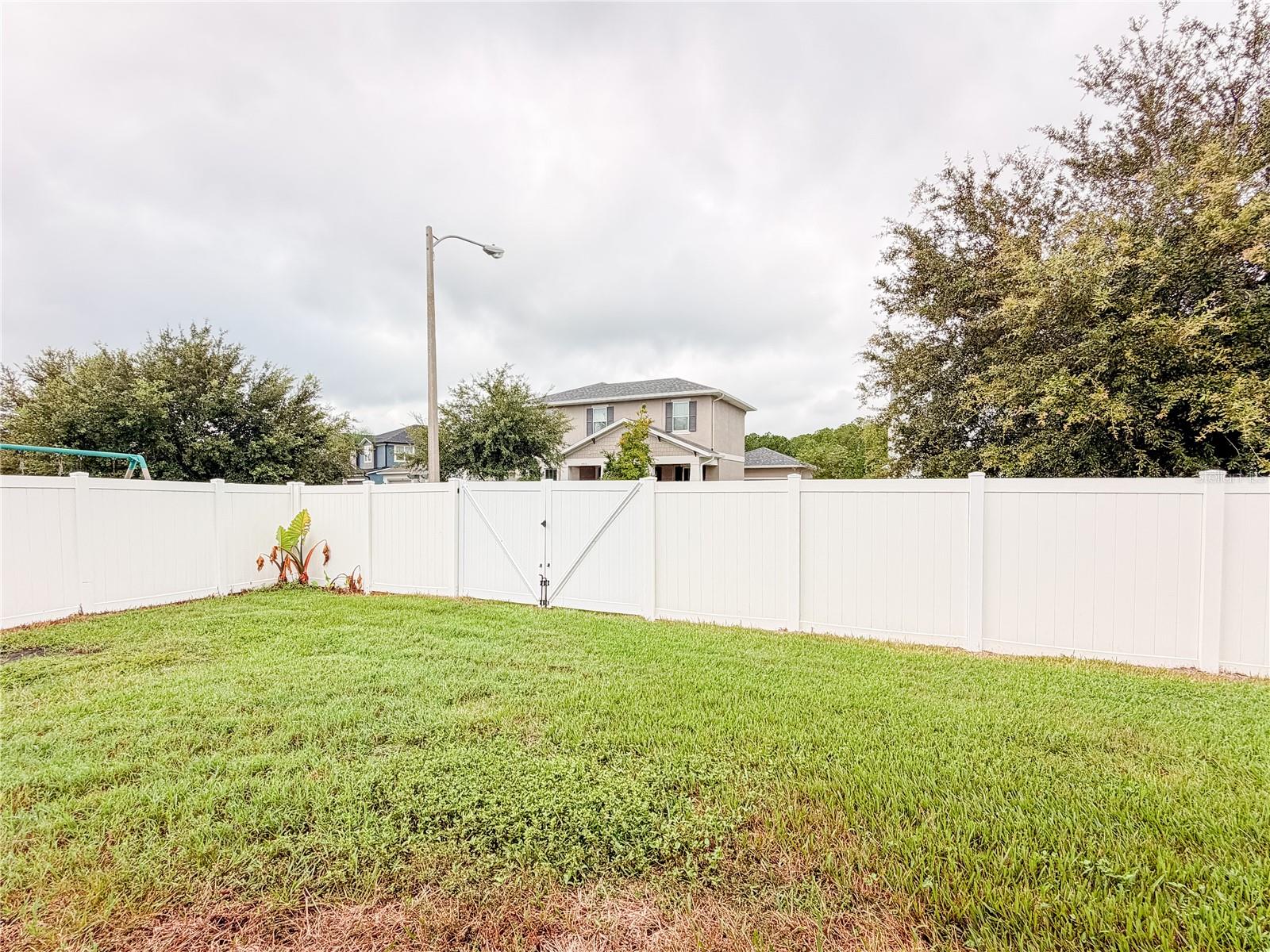 5022 SUNCATCHER DR — photo 46