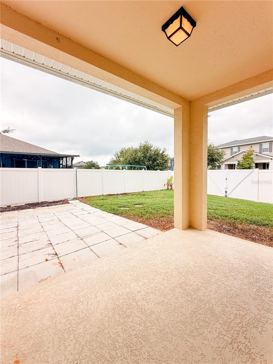 5022 SUNCATCHER DR — photo 40