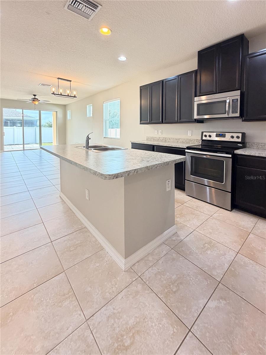 5022 SUNCATCHER DR — photo 10