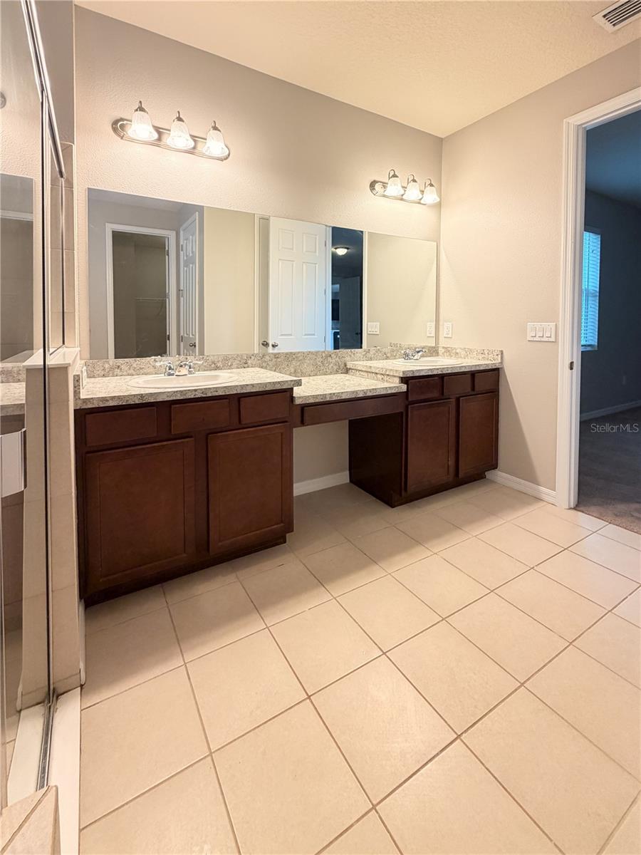 5022 SUNCATCHER DR — photo 26