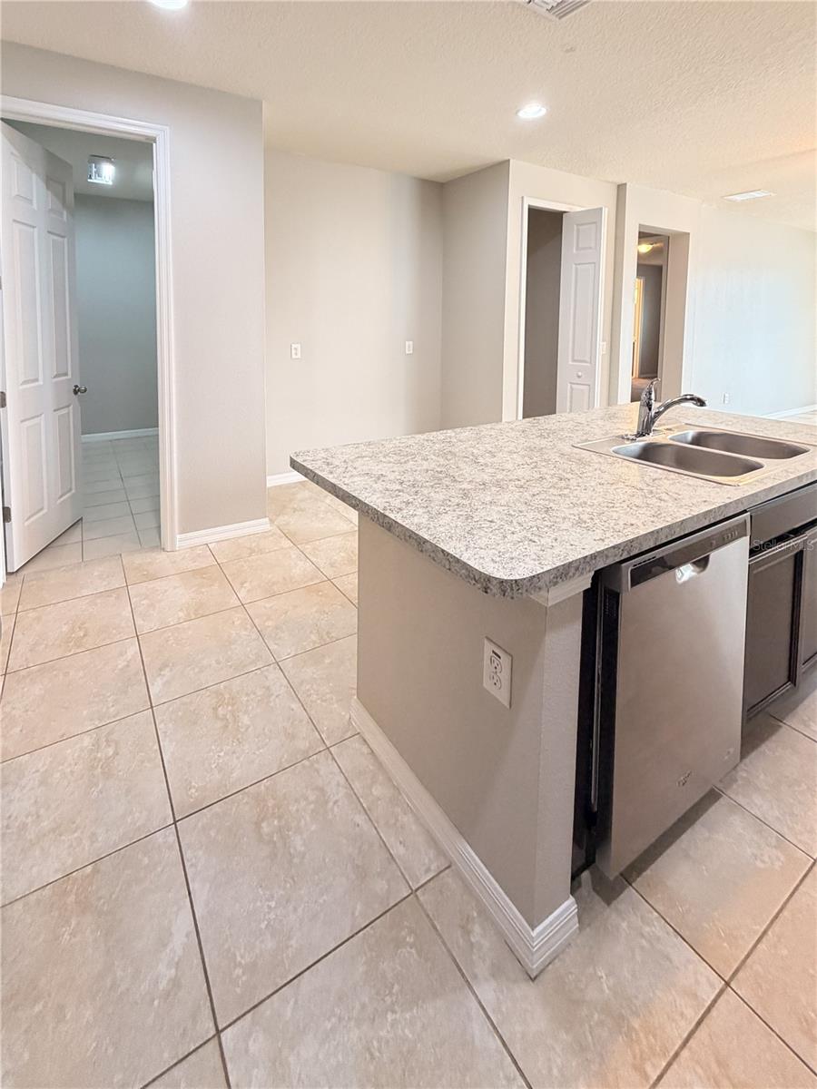 5022 SUNCATCHER DR — photo 13