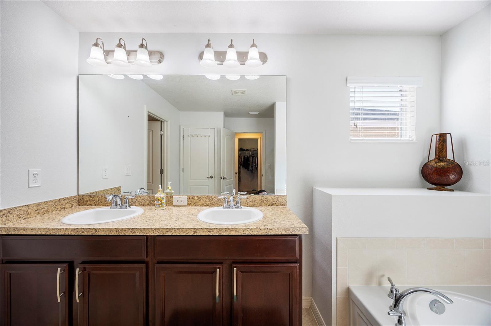 9026 SIENNA MOSS LN — photo 24