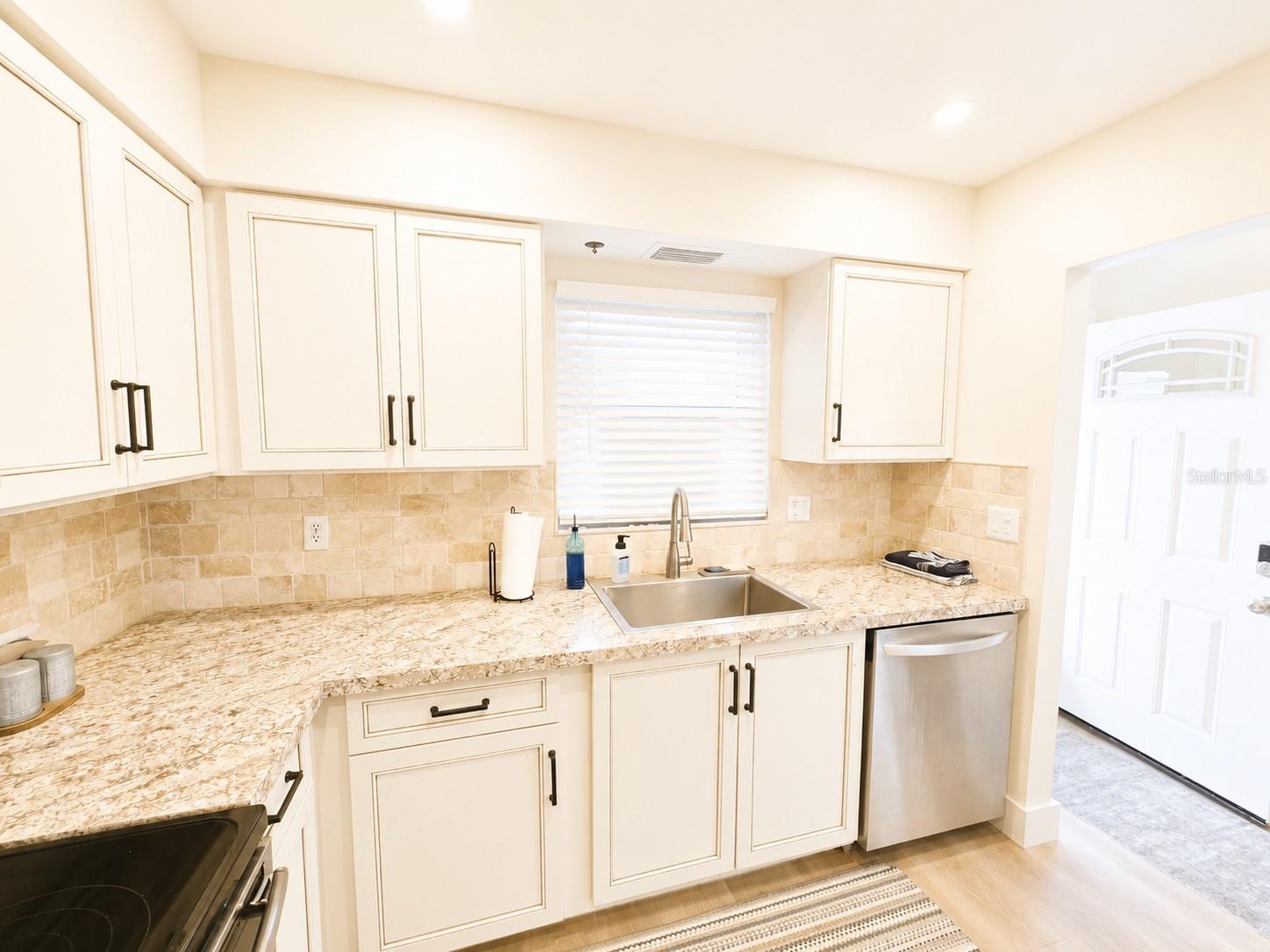 9718 HERNANDO CT — photo 17