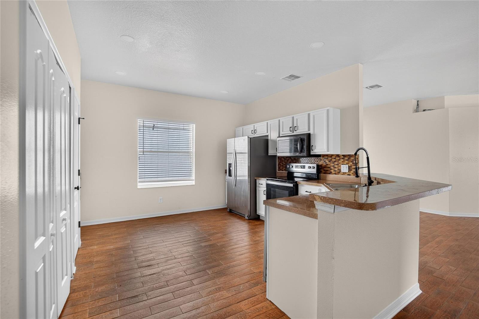 1824 ATLANTIC DR — photo 15