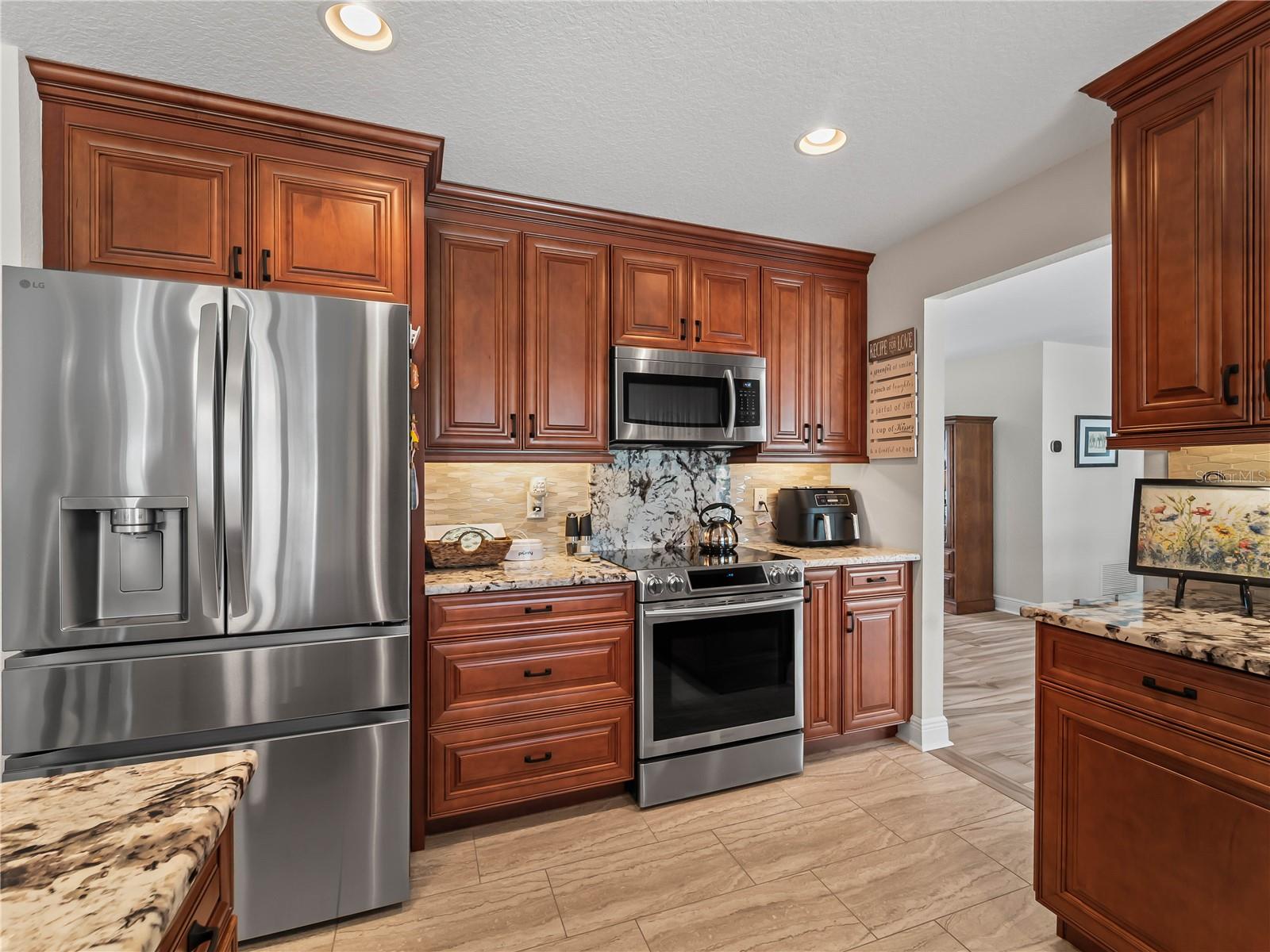 972 E GONDOLA DR — photo 34