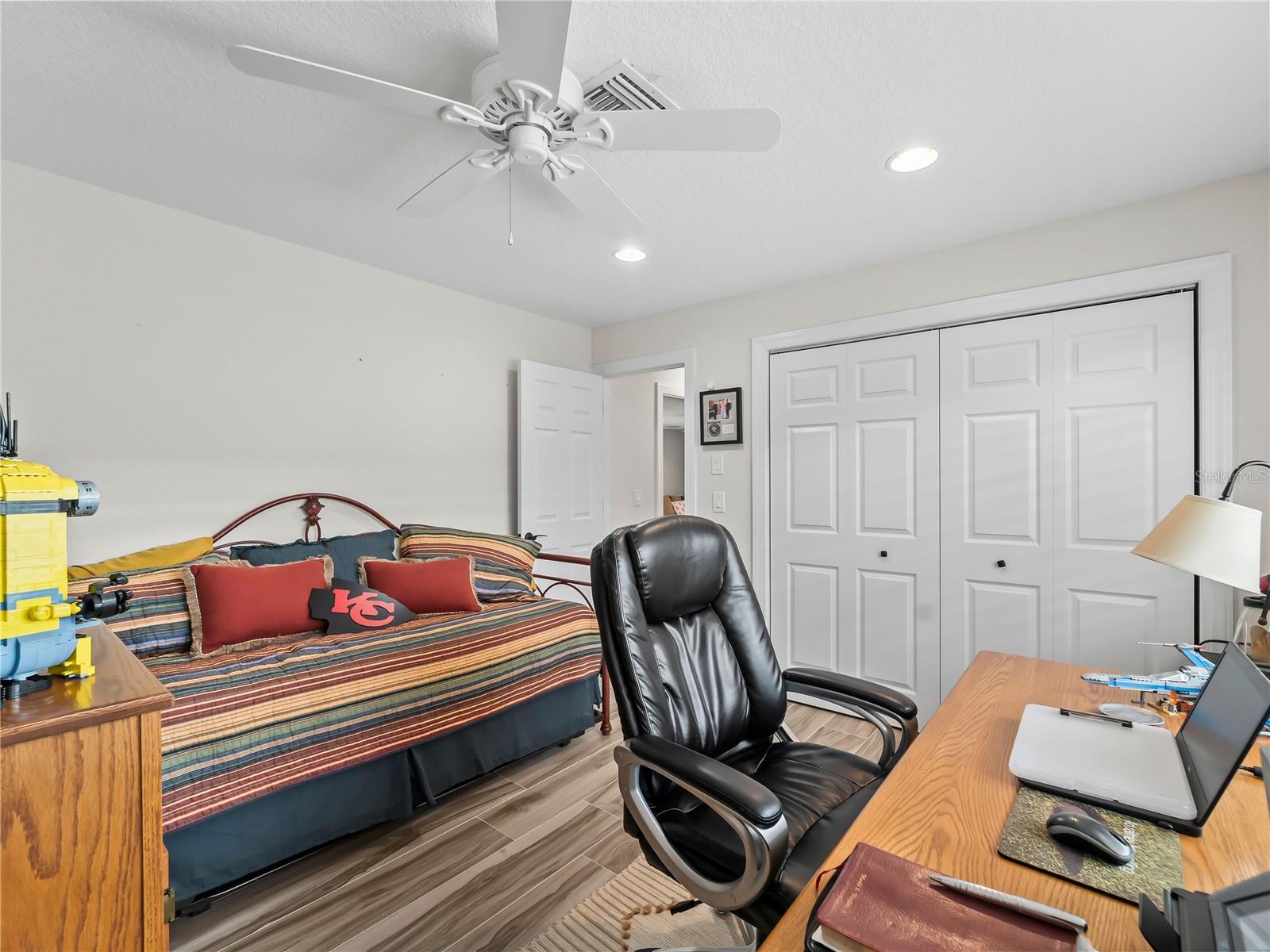 972 E GONDOLA DR — photo 47