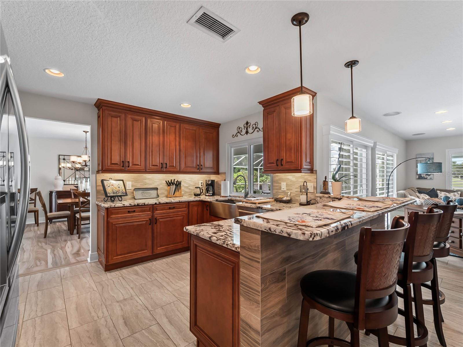 972 E GONDOLA DR — photo 31