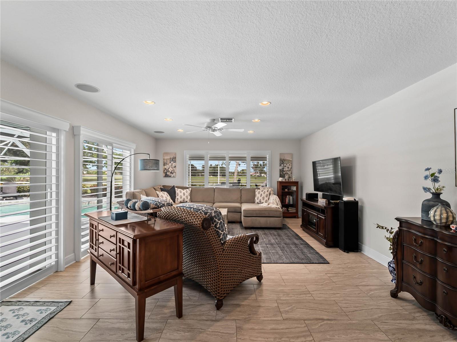 972 E GONDOLA DR — photo 38