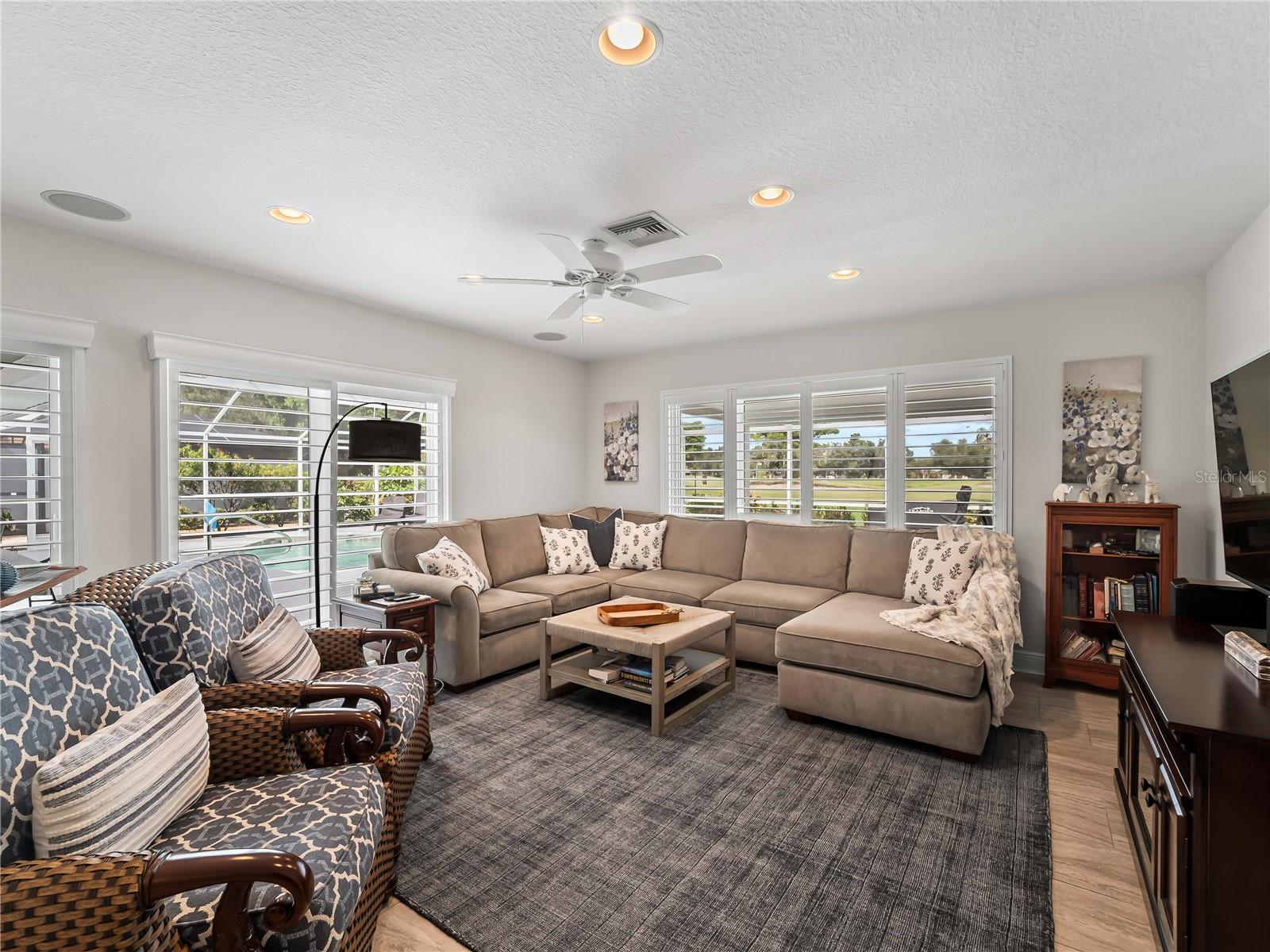 972 E GONDOLA DR — photo 40