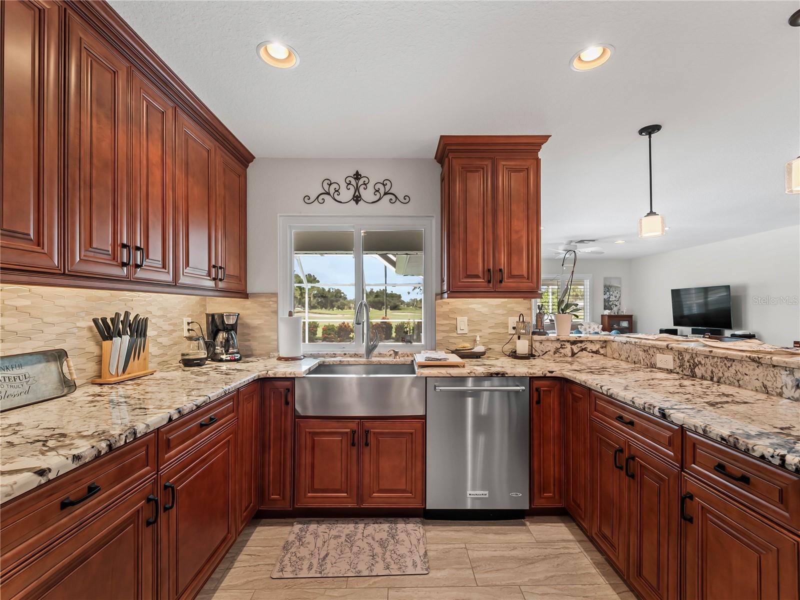 972 E GONDOLA DR — photo 32