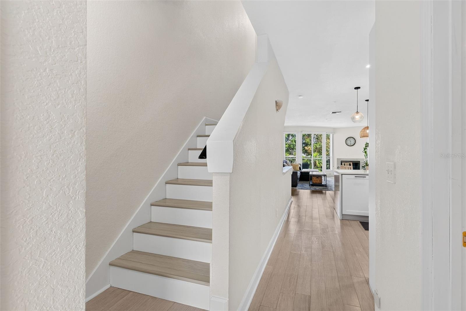 106 BRENT CIR — photo 22