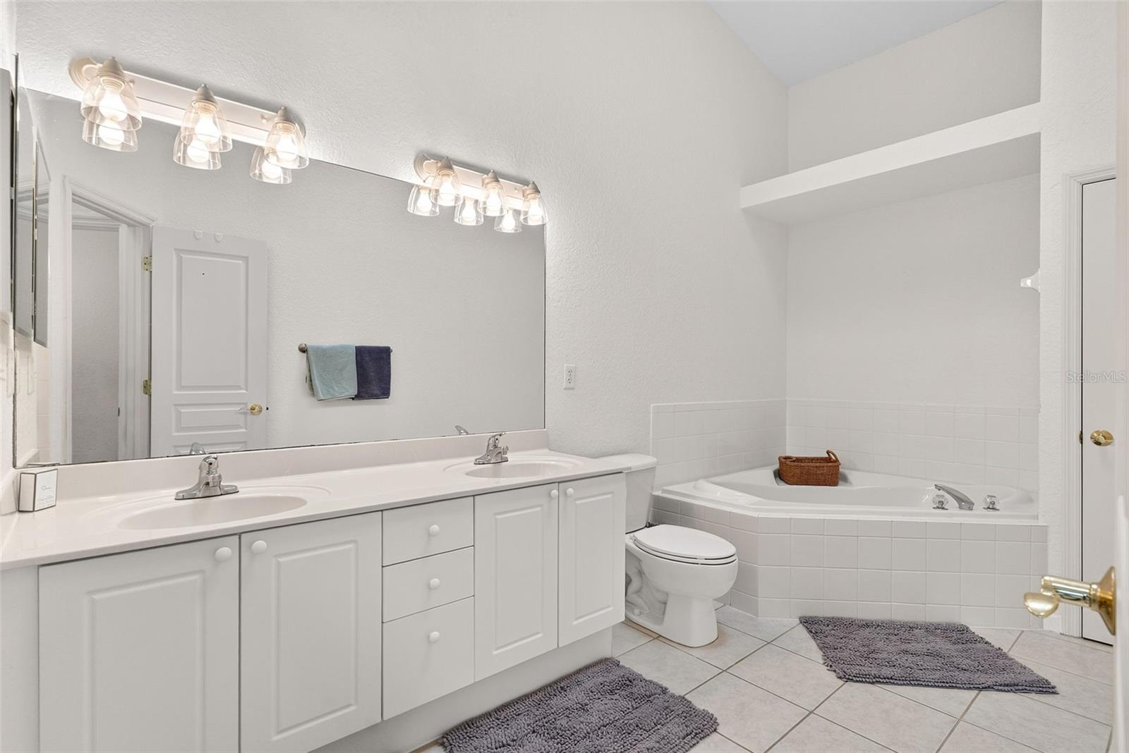 106 BRENT CIR — photo 26