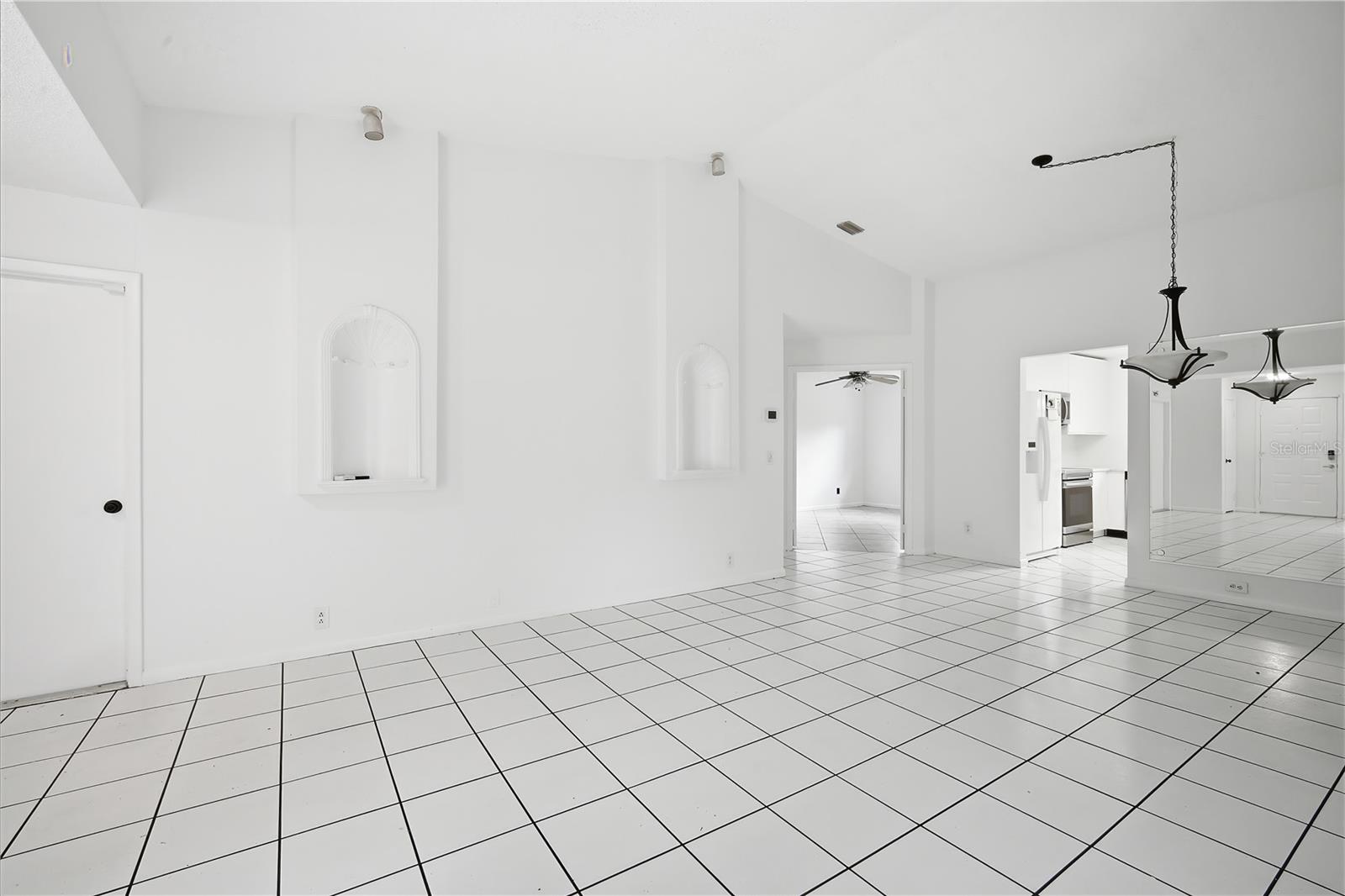 24724 SILVERSMITH DR — photo 12