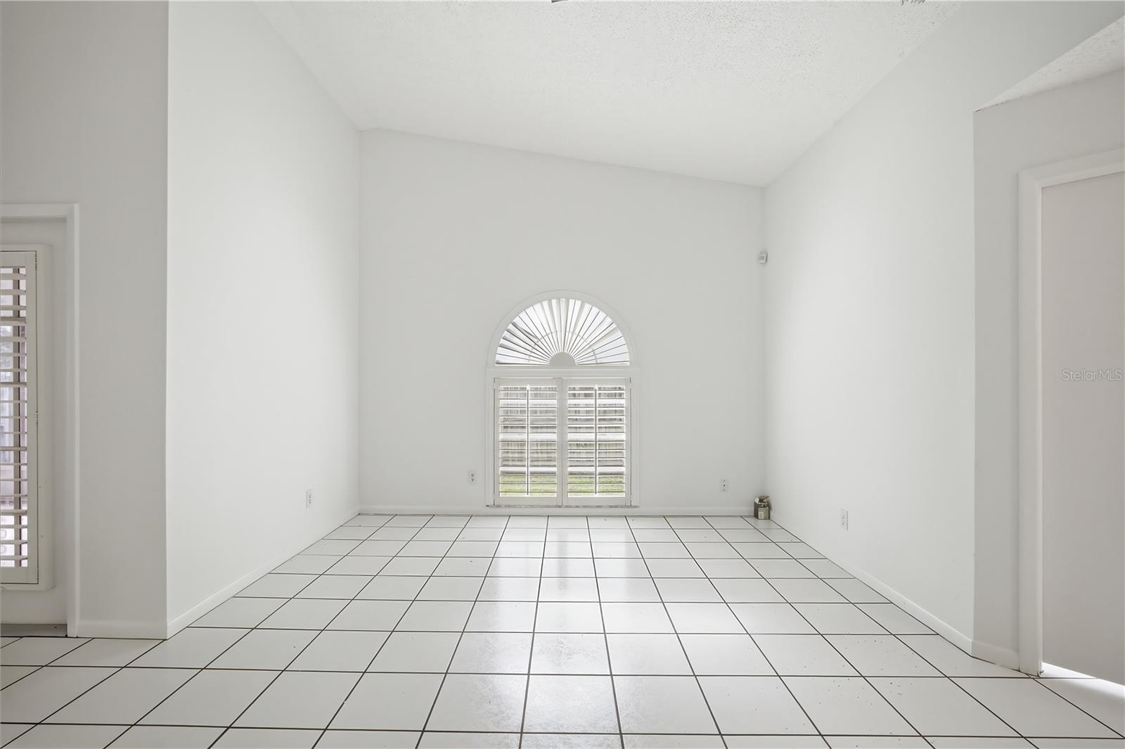 24724 SILVERSMITH DR — photo 10