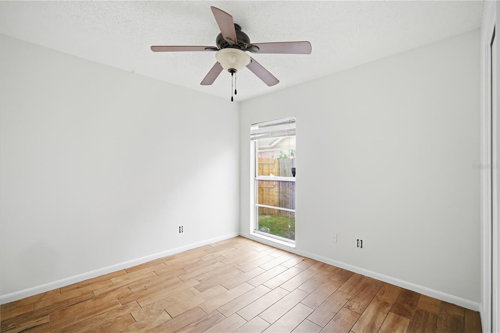 24724 SILVERSMITH DR — photo 18
