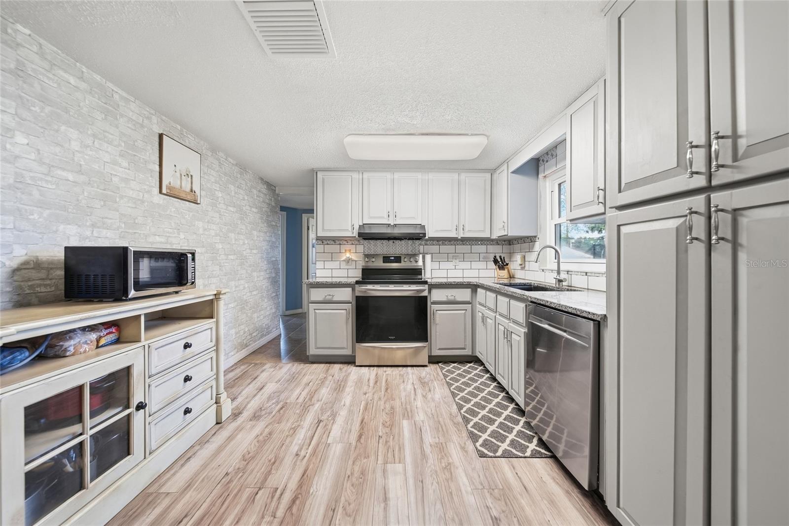 37421 LAYTON RD — photo 3