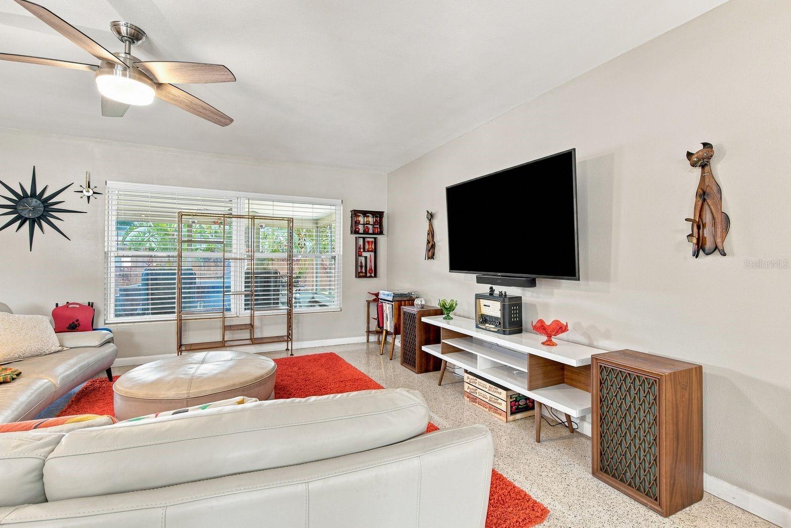 1631 ELIZABETH LN — photo 9