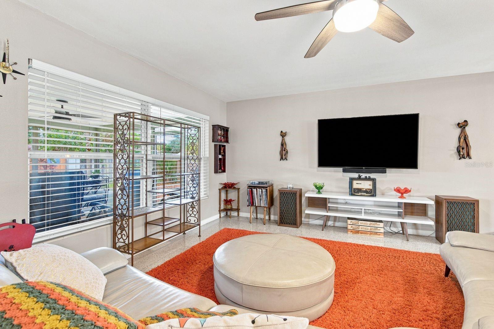 1631 ELIZABETH LN — photo 8