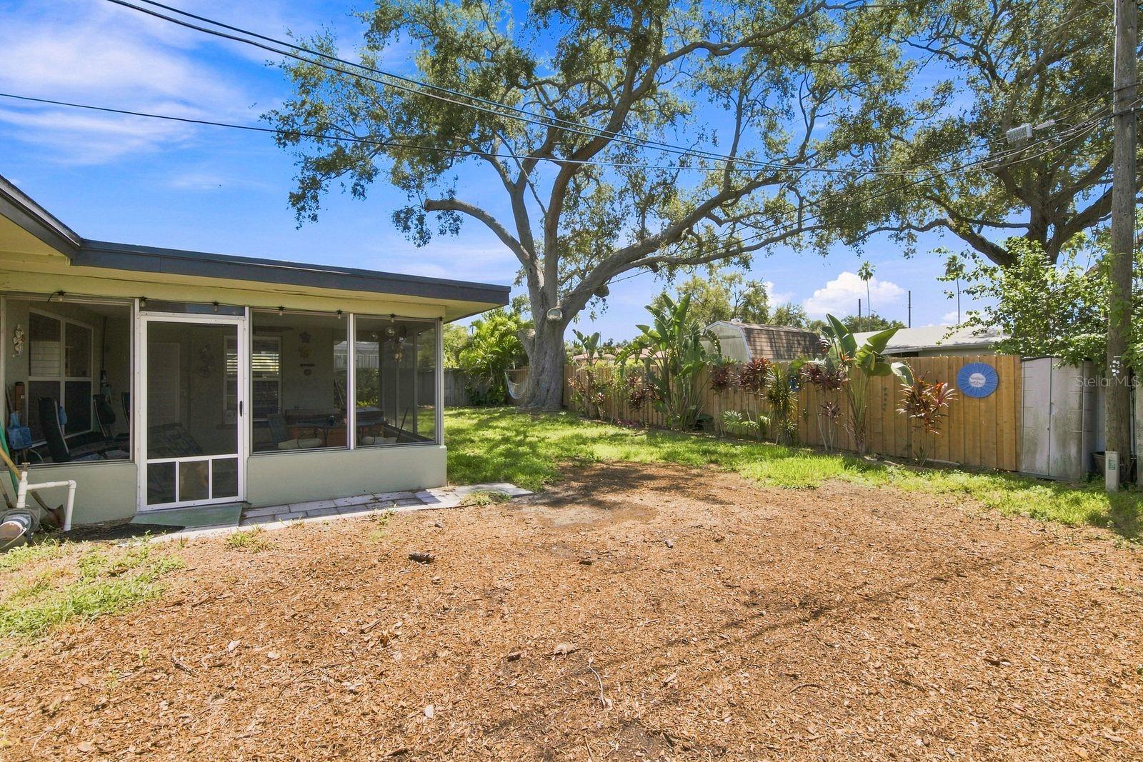 1631 ELIZABETH LN — photo 31