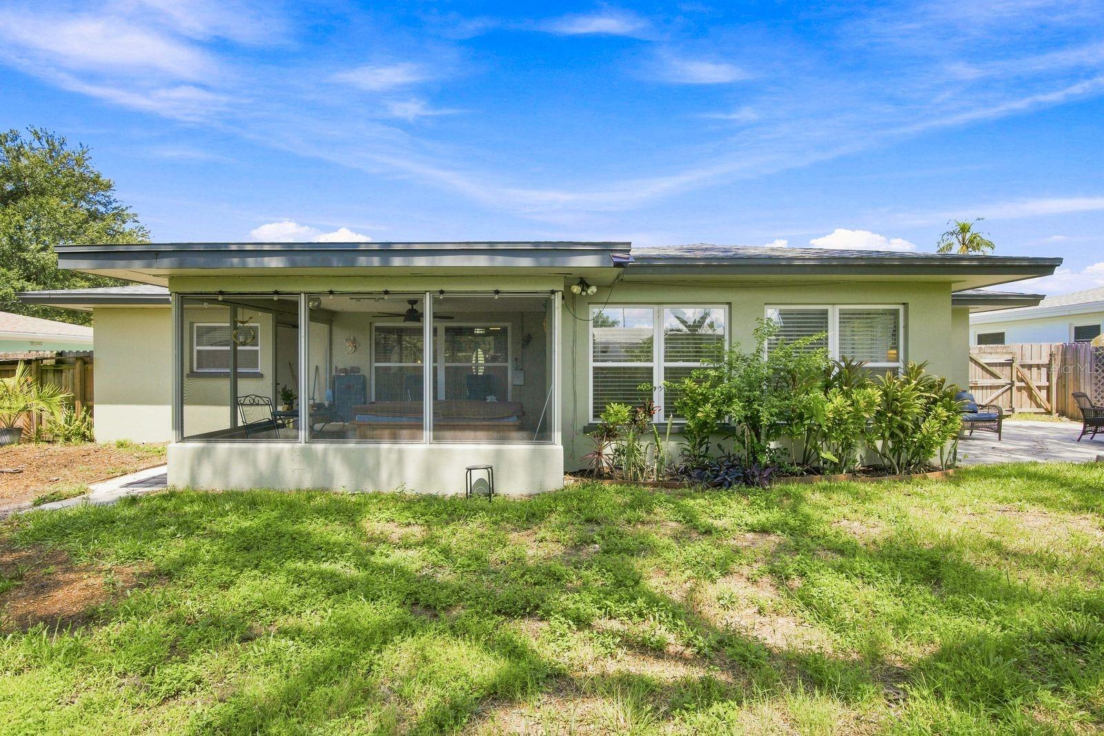 1631 ELIZABETH LN — photo 32