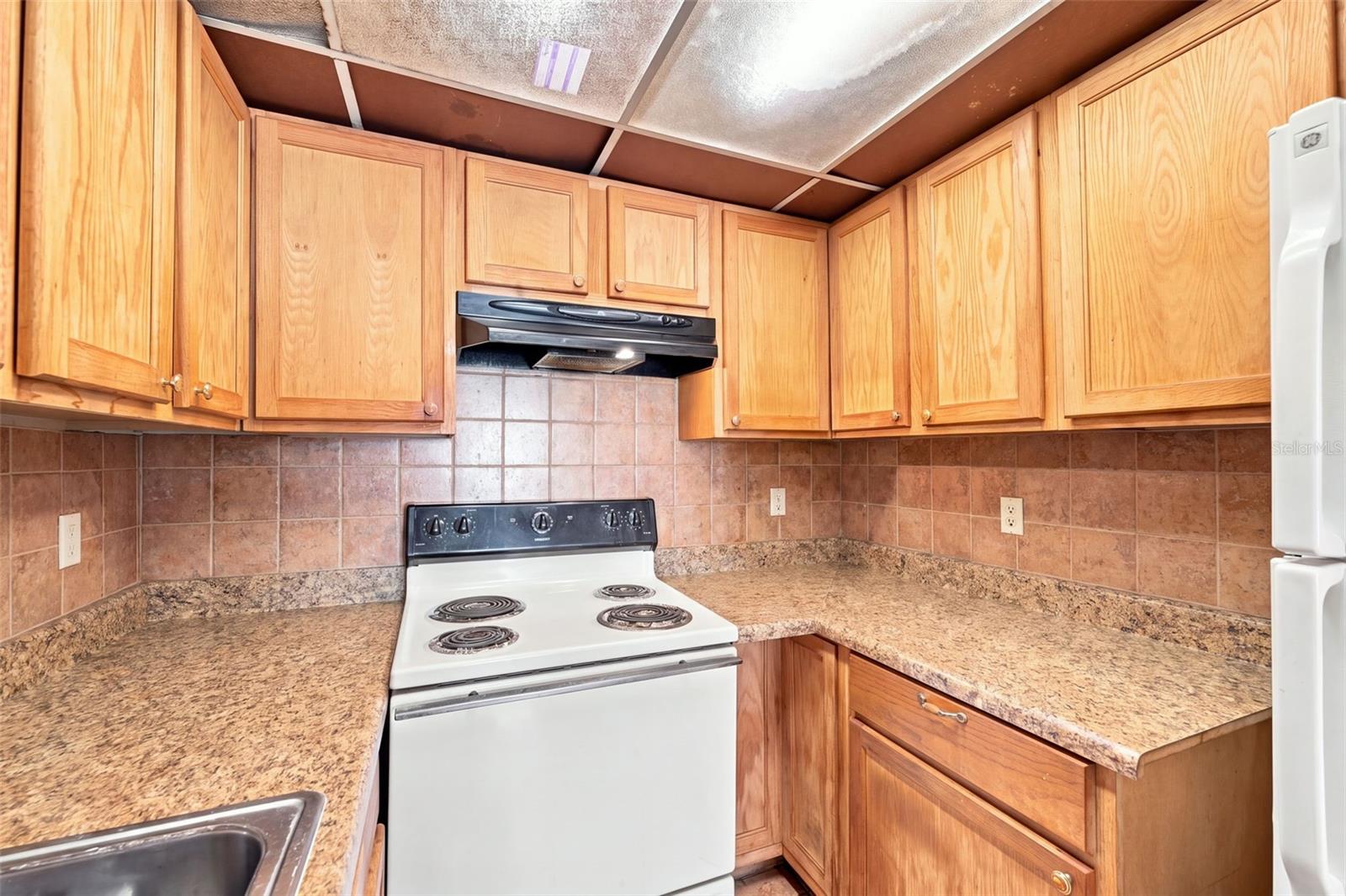 5709 TOWNHOUSE DR — photo 23