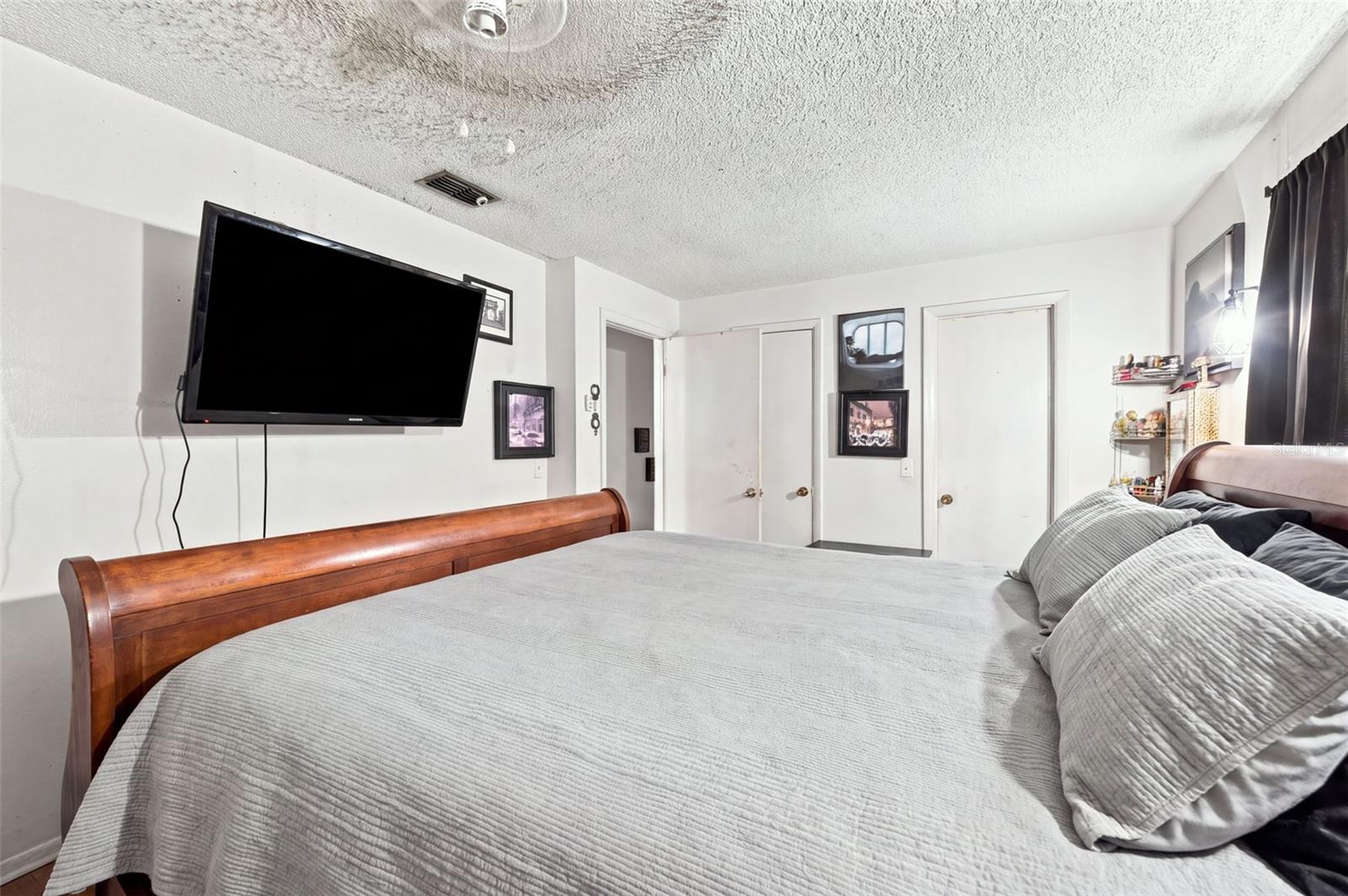 5709 TOWNHOUSE DR — photo 32