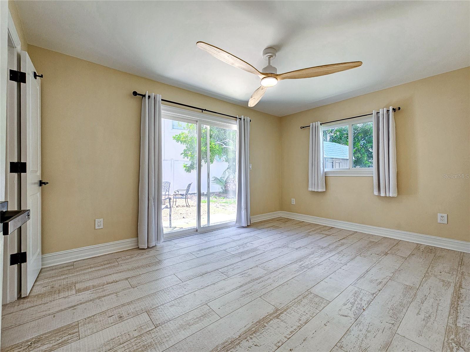 3982 POINSETTIA DR — photo 43
