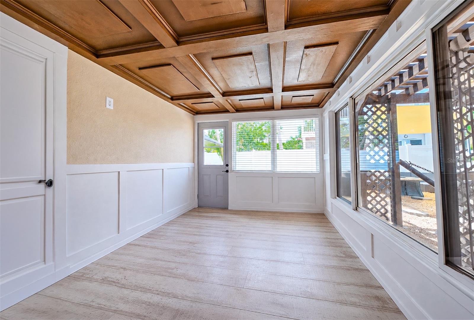 3982 POINSETTIA DR — photo 27