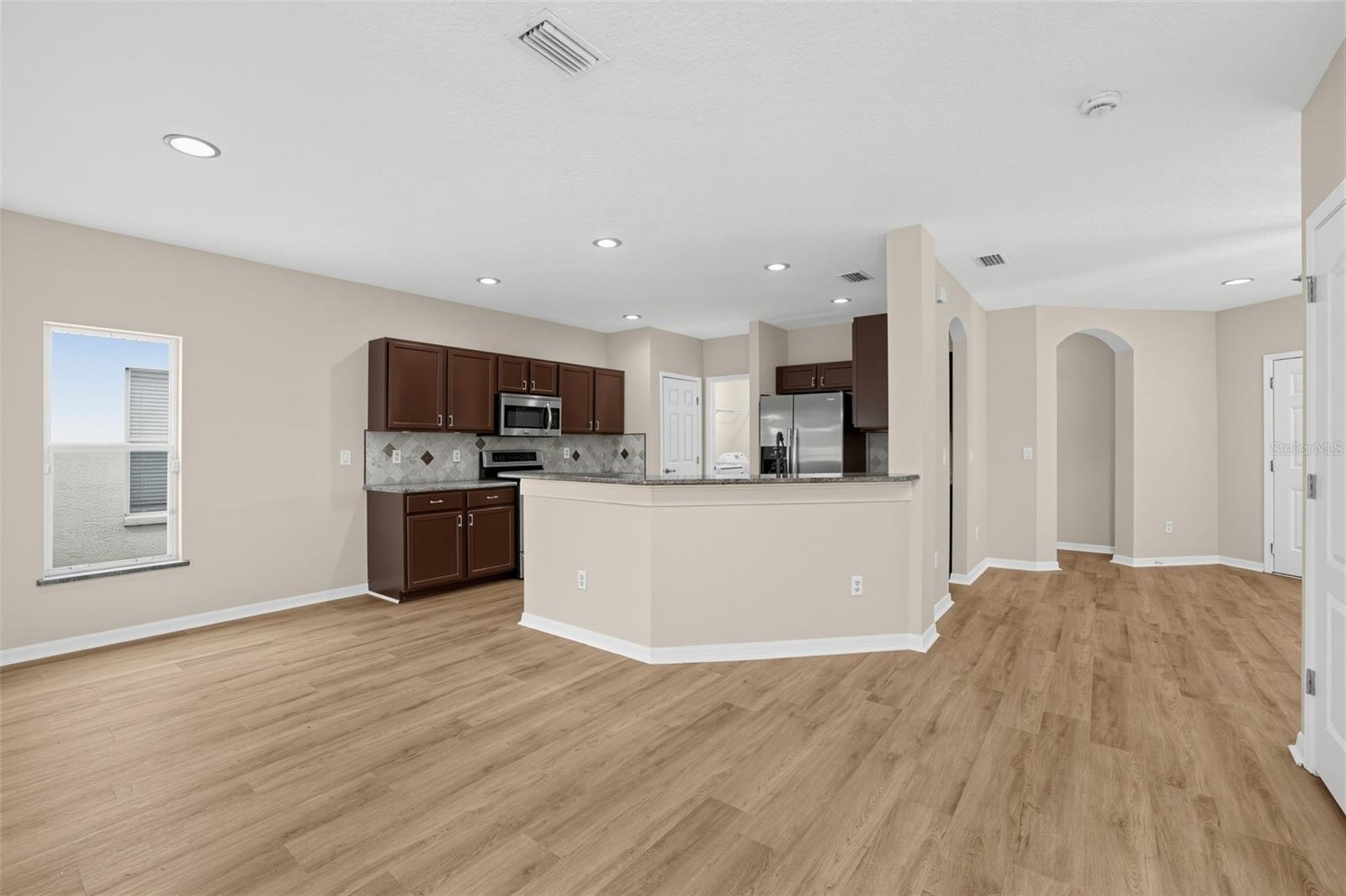 7876 CARRIAGE POINTE DR — photo 11