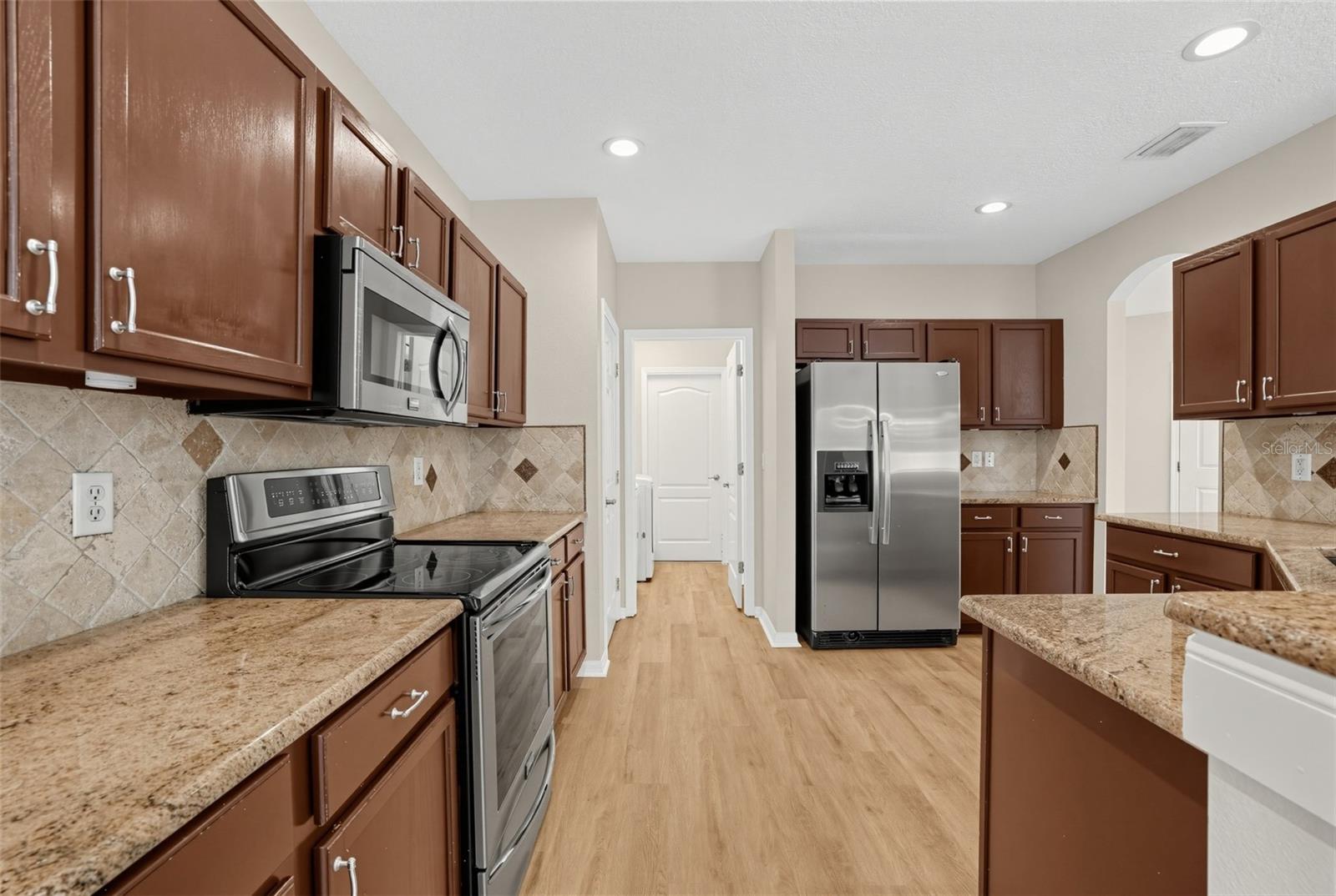 7876 CARRIAGE POINTE DR — photo 9