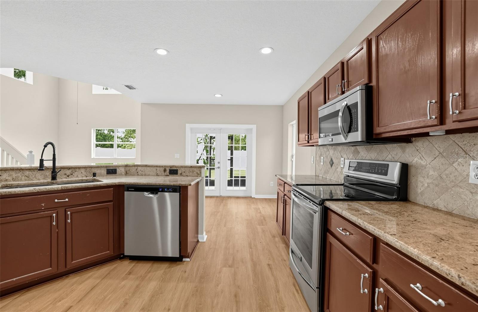 7876 CARRIAGE POINTE DR — photo 7