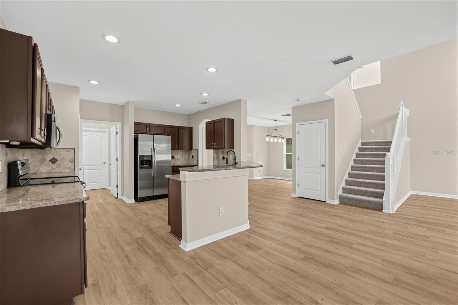 7876 CARRIAGE POINTE DR — photo 10