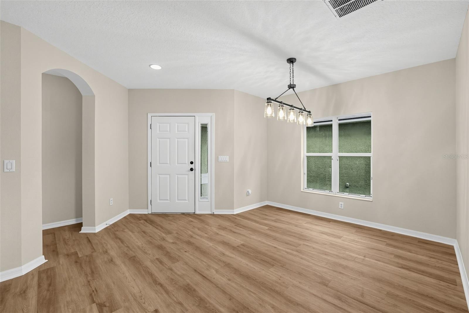 7876 CARRIAGE POINTE DR — photo 5
