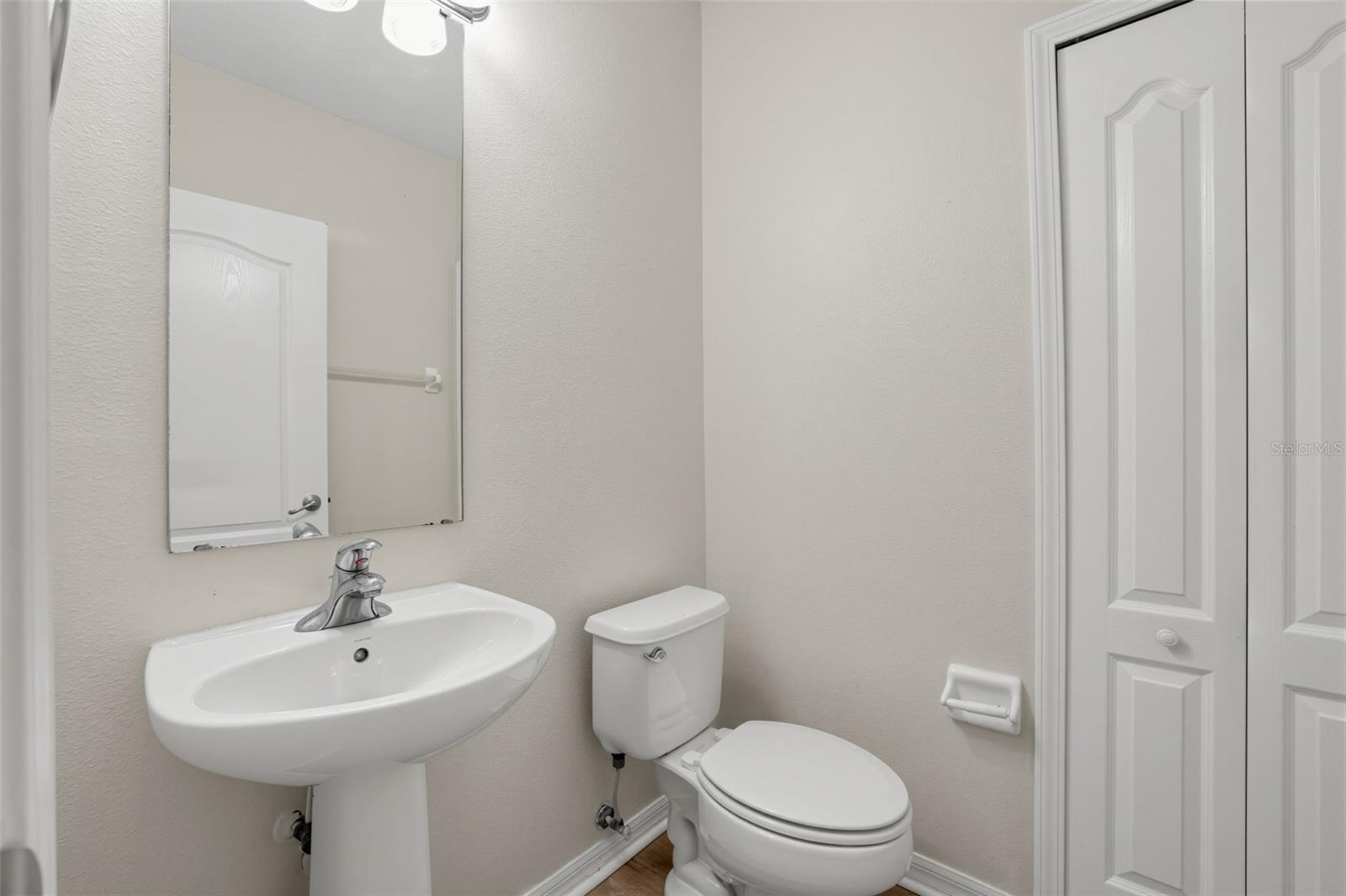 7876 CARRIAGE POINTE DR — photo 18