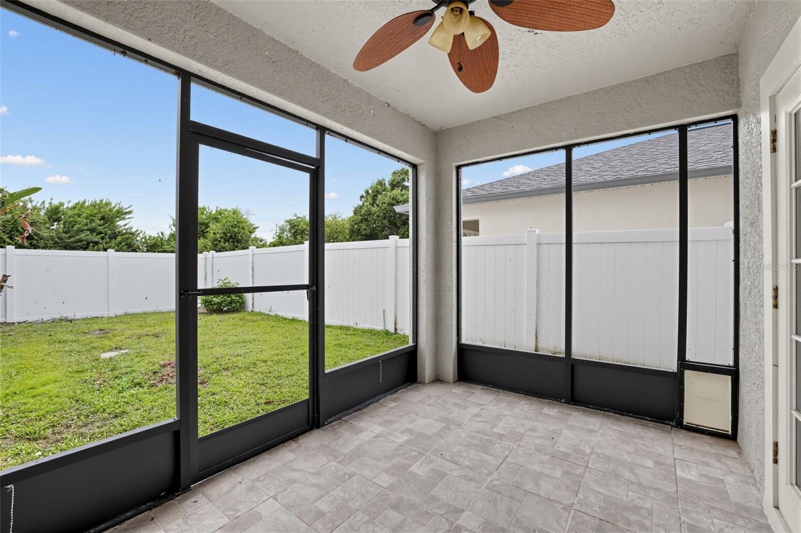 7876 CARRIAGE POINTE DR — photo 24