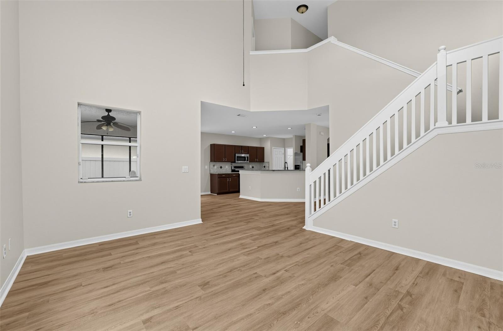 7876 CARRIAGE POINTE DR — photo 4
