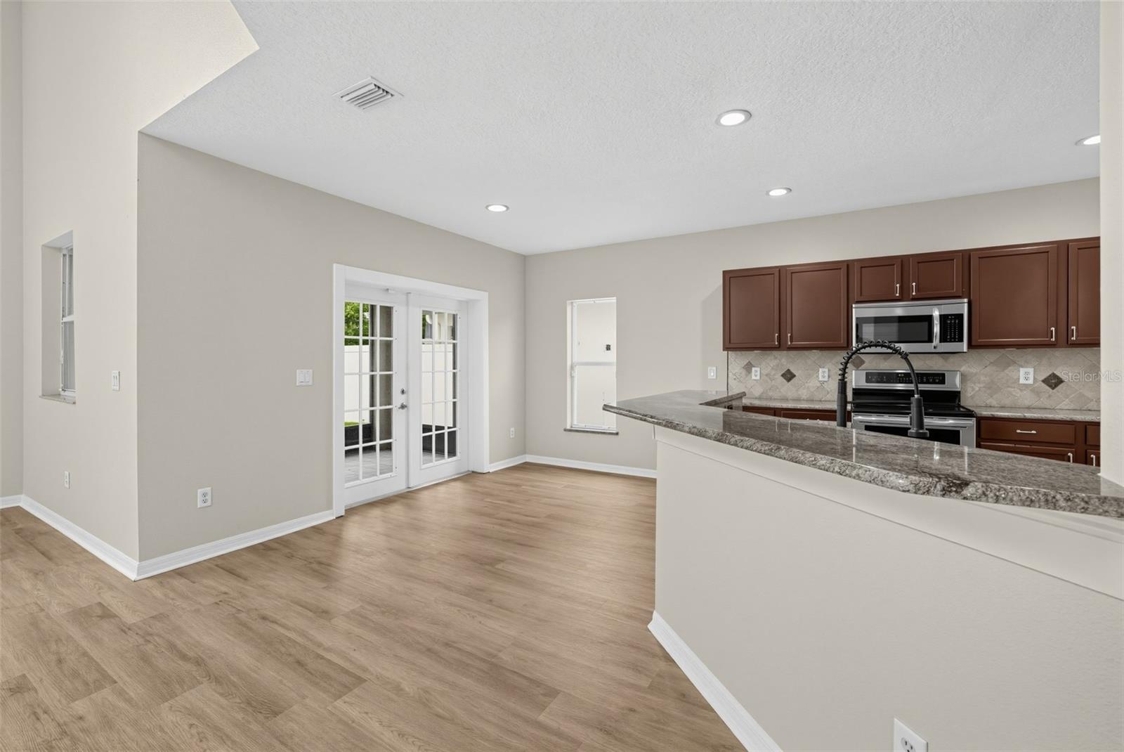 7876 CARRIAGE POINTE DR — photo 13