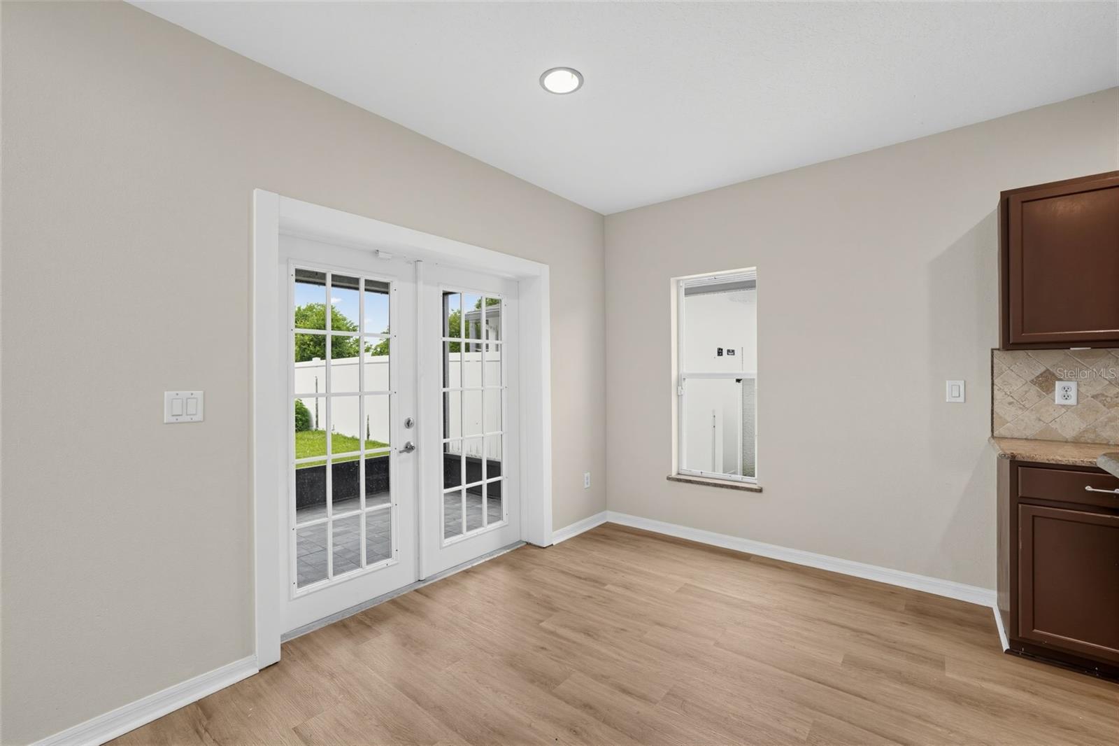 7876 CARRIAGE POINTE DR — photo 12