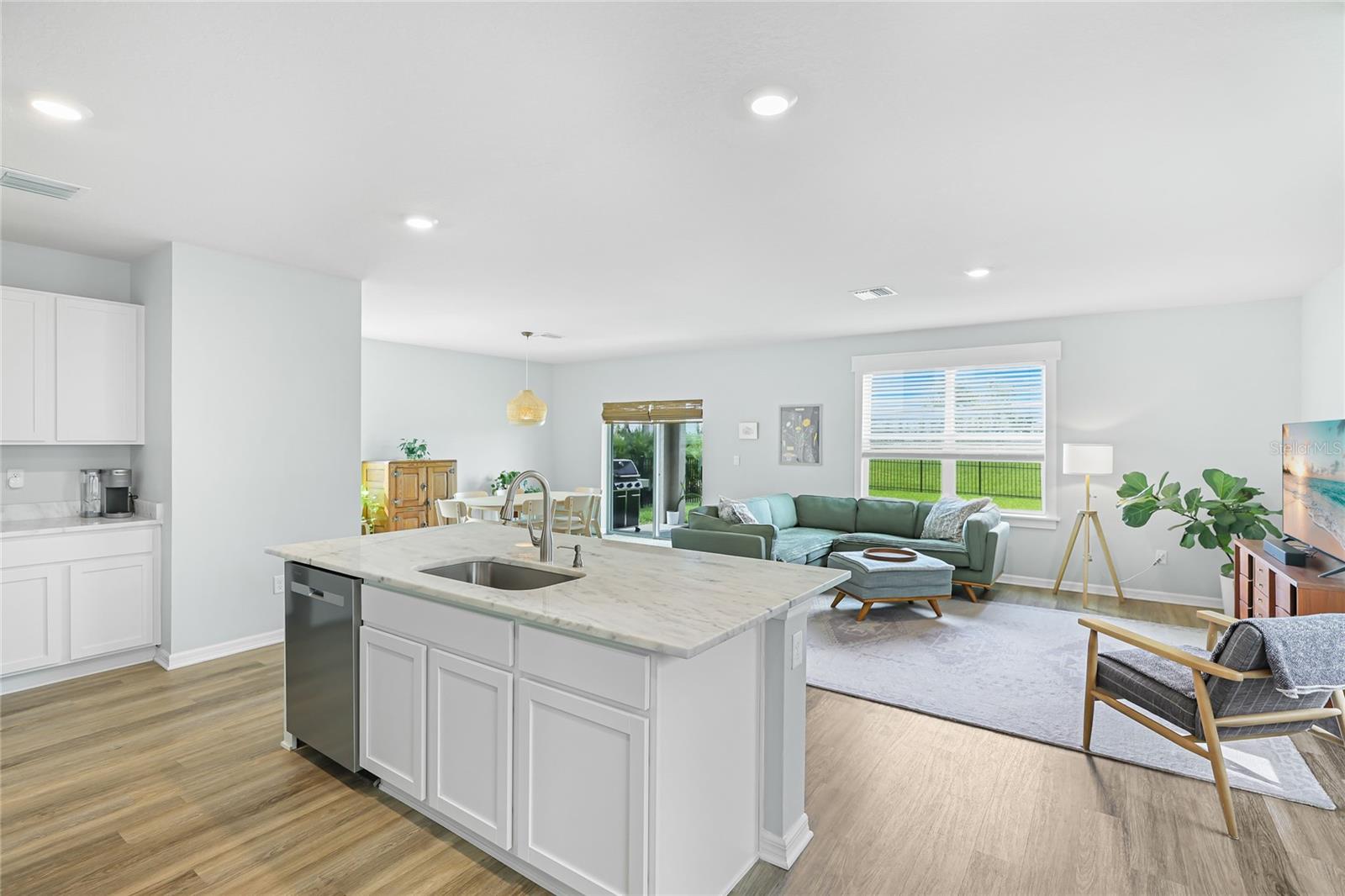 3391 HILLTOP CIR — photo 5