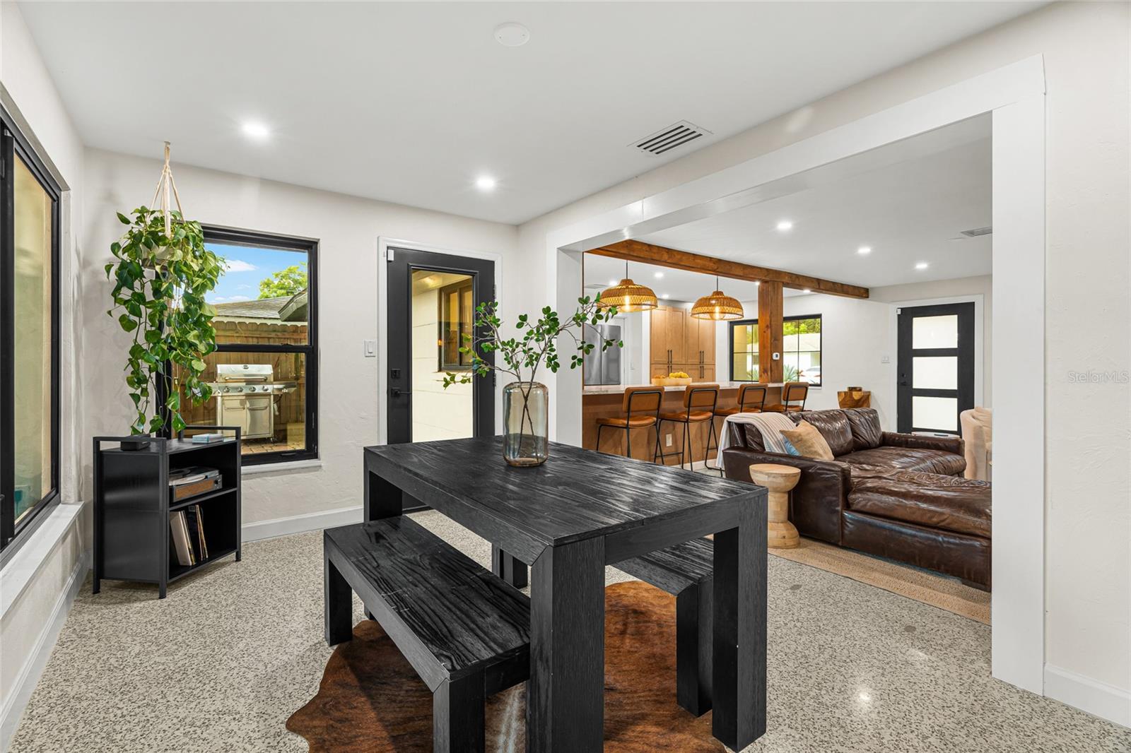 2410 VALENCIA DR — photo 15