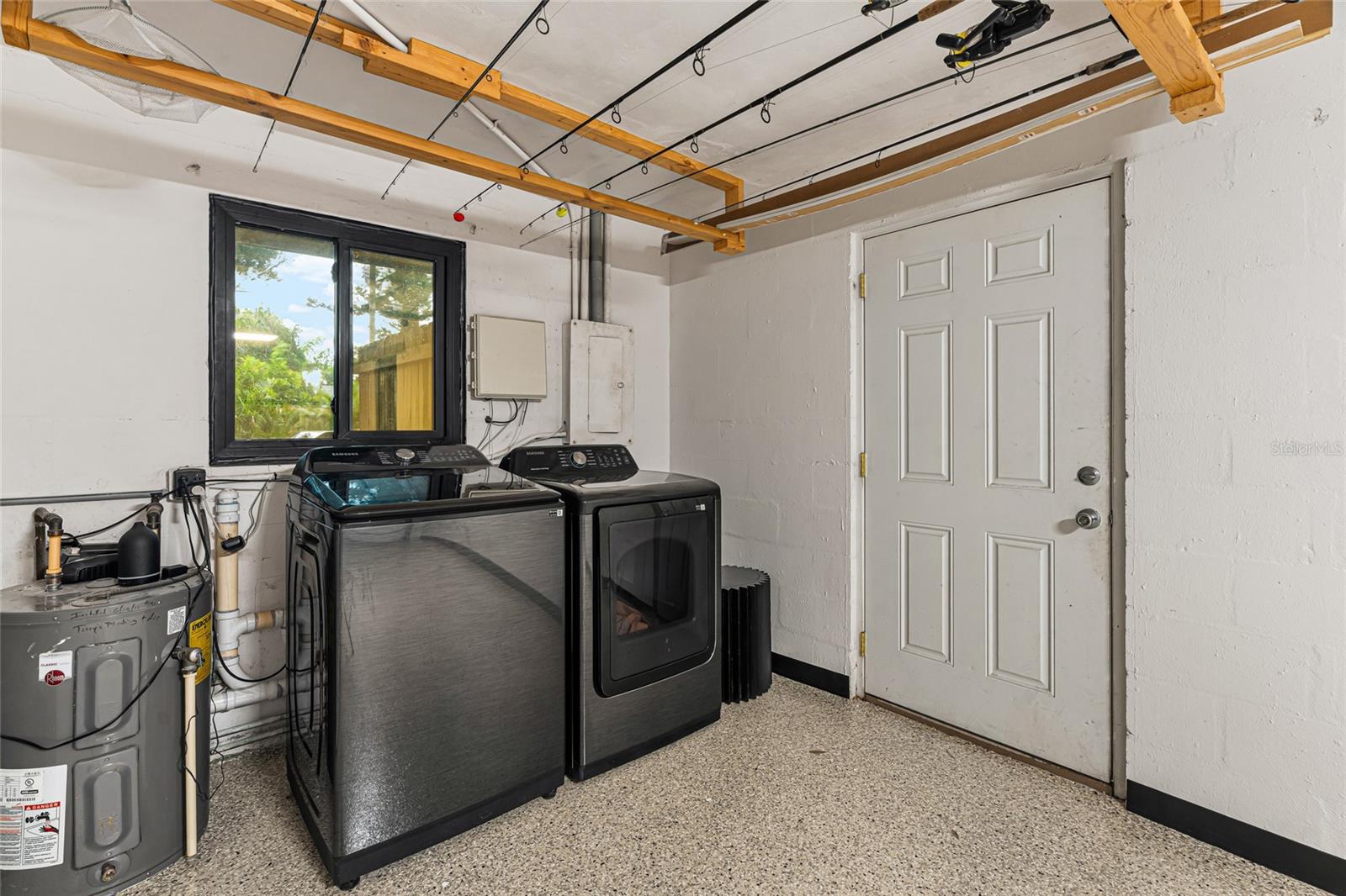 2410 VALENCIA DR — photo 28