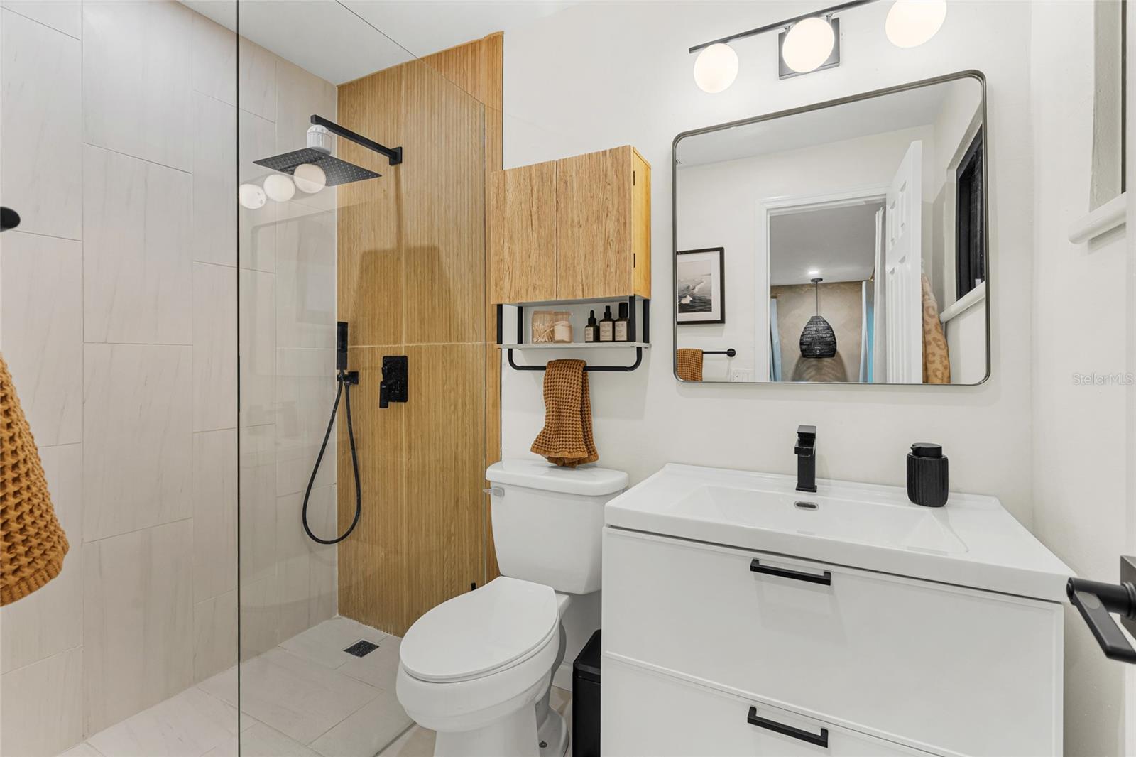 2410 VALENCIA DR — photo 22