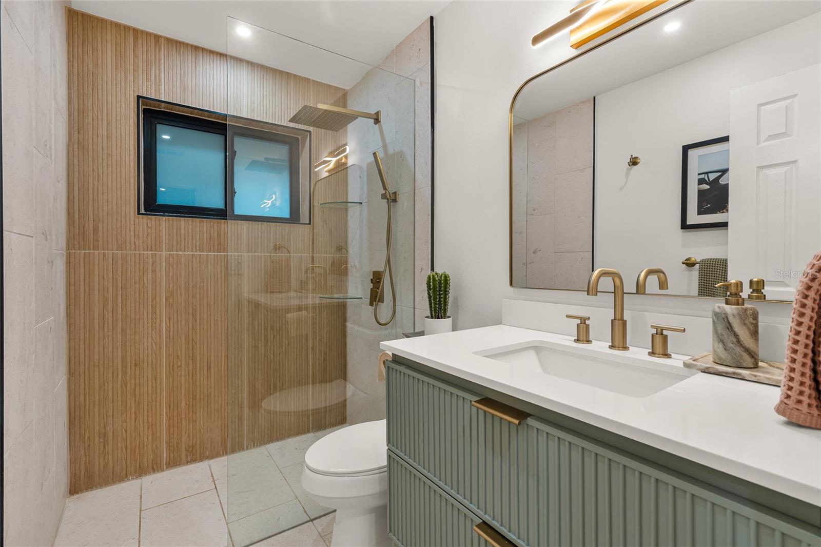 2410 VALENCIA DR — photo 17