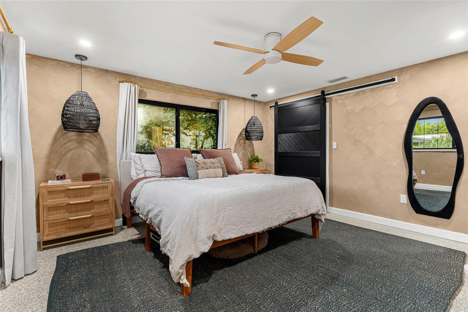 2410 VALENCIA DR — photo 20