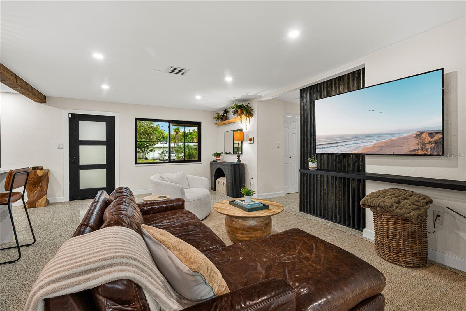 2410 VALENCIA DR — photo 4