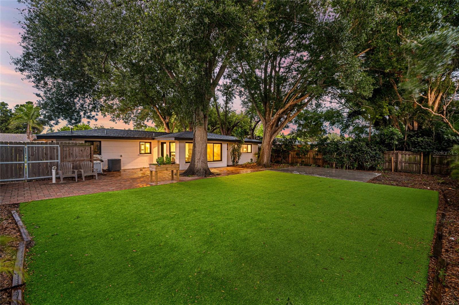 2410 VALENCIA DR — photo 26